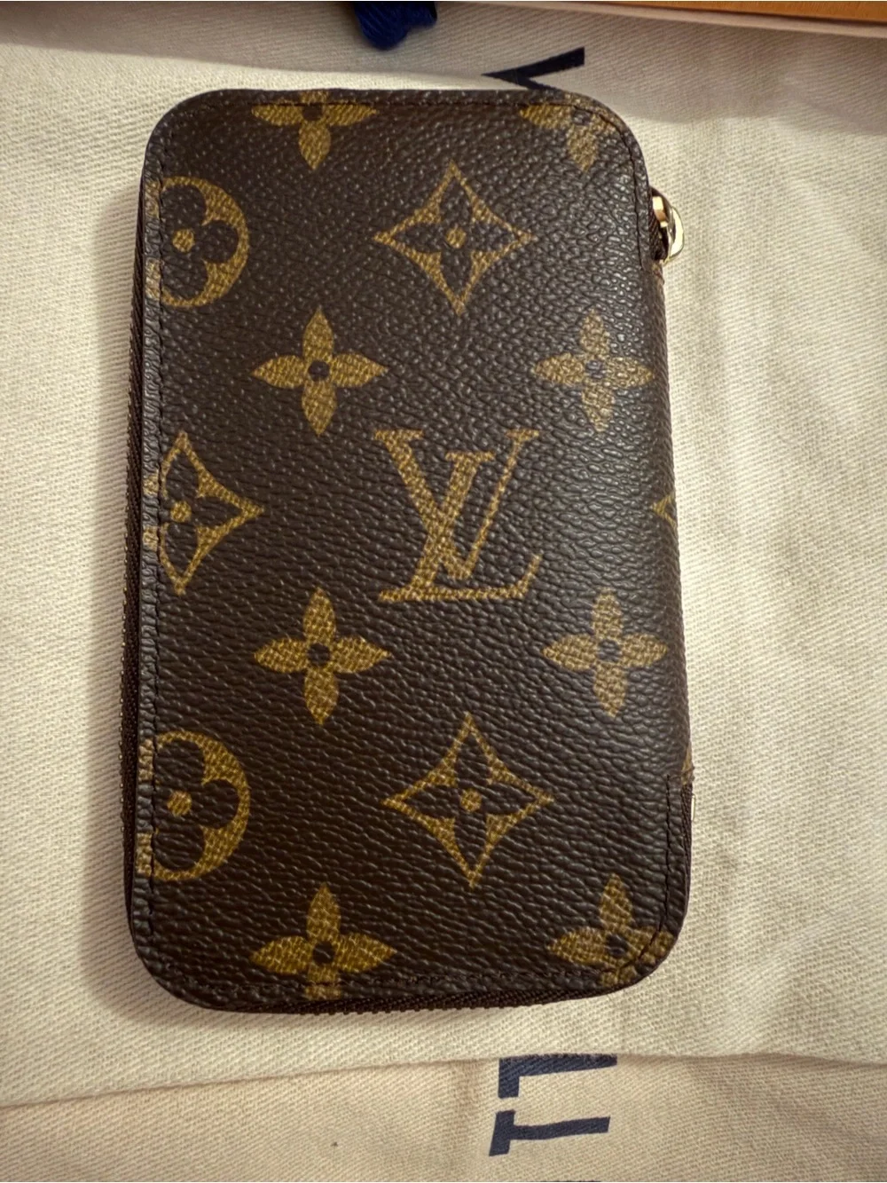 Louis Vuitton Brown Monogram Zipped 6 Key holder